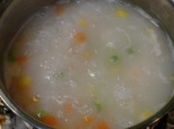 step5: 水開後轉小火，煮至米粒爛熟，粥粘稠。