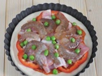 step11: 把鮮蝦放上去，撒一些豌豆