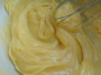 step5: 煮約7分鐘左右其間加入薑汁攪混,攪到沒有粒粒的粉團。