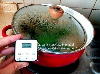 step10: 加入斑蘭葉蓋上蓋用中火煮10分鐘至出味