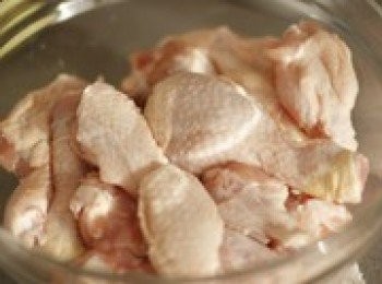 step1: 雞塊洗淨，用牙籤使勁戳數個洞（為了入味）