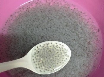 step2: 蘭香子加入滾水浸至發