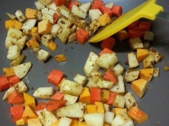 step3: 加入甘筍.蘋果.薯仔.南瓜炒勻