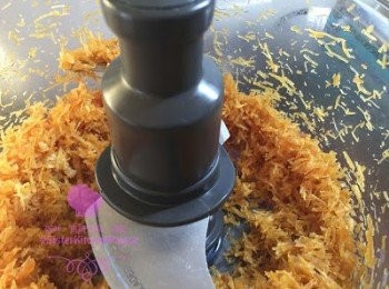 step3: 3. 將蒸好既咸魚拆肉，瑤柱用刀或用手壓成絲，蝦米用攪拌機打碎。
 如瑤柱比較大，也可以用攪拌機輕微打碎少少，但不要太碎。