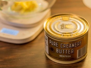 step15: 圖中為金桶牛油，於大部份烘焙店或某些賣東南亞食品雜貨之地方有售