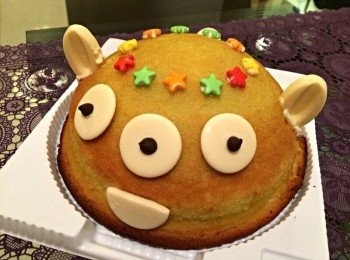 step8: 加自己創意，裝飾蛋糕（朱古力，糖星星）