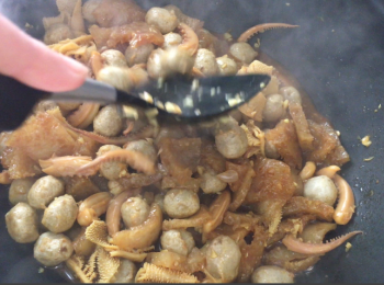 step6: 15分鐘後，最後加入陳皮魚蛋煮多5分鐘。