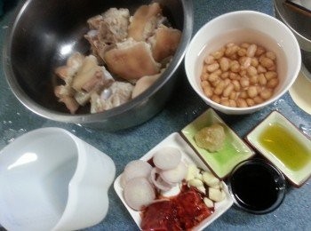 step2: 準備好各項材料:花生用水浸1小時以上