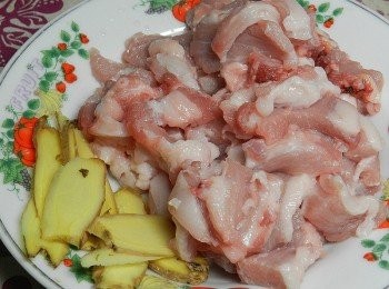 step2: 將老薑與松阪豬切好