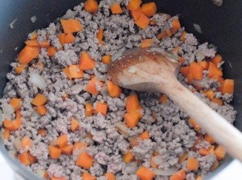 step5: 下羊肉，煮約五分鐘