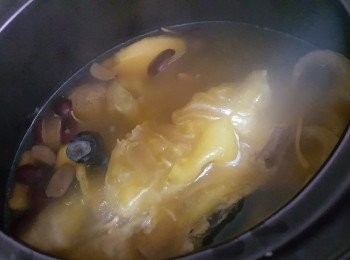 step7: 大火煲滾，再轉中細火煲2.5小時