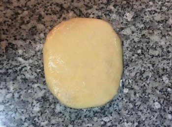 step3: 然後用保鮮膜包起放入冷凍庫，冰5分鐘後取岀，