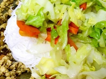 step12: 加入椰菜和米粉... 用筷子炒鬆炒勻！