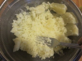 step3: 用叉壓爛薯仔