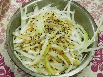 step6: 將材料與調味料拌在一起，就可上桌