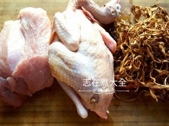 step1: 鷓鴣及瘦肉出水後洗乾淨，蟲草花浸15分鐘洗乾淨備用