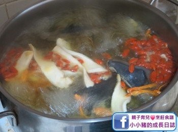 step6: 待再次滾起後，繼續用大火加蓋煲約30分鐘~