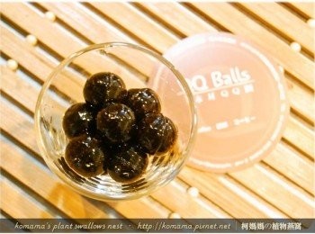 step3: 將咖啡口味的黑木耳QQ圓，依個人喜好，放入至玻璃杯中。