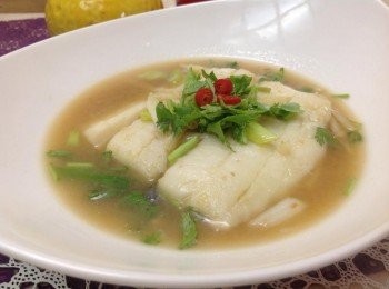 step2: 香菜、蔥絲丶辣椒末，提味