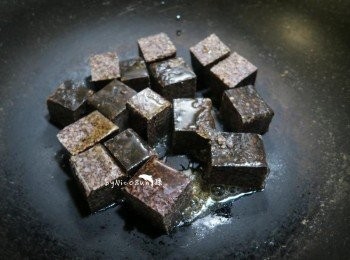 step1: 起鍋麻油煎至表面酥脆