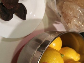 step1: 檸檬用鹽水浸半小時。