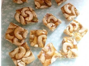 step5: 待腰果糖稍涼，便可切粒，完全攤涼便成。