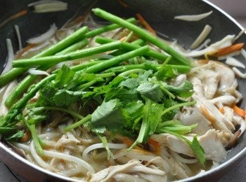 step9: 最後再放入蘆筍及香菜攪拌