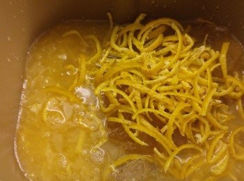 step8: 最後將柑皮加入。
