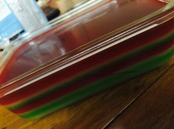 step3: 先隔水蒸，把空碗放進去預熱一下。之後再一層一層倒下去。