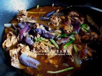 step12: 最後加入青蔥段拌勻 , 上碟再灑上蔥絲即可