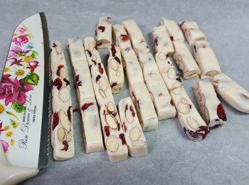 step9: 待成品凉佐，用刀平均切成27小份