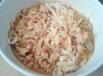 step5: 倒入剛煮好的湯，灑上蔥花即成！