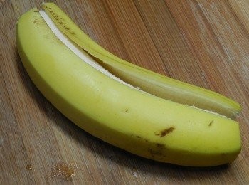 step5: 就可以輕鬆除去香蕉外衣