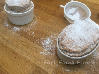 step16: 從焗爐拿出疏乎厘, 灑上糖粉, 即時端上享用.