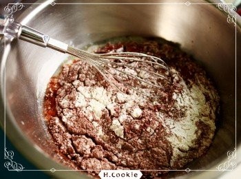 step3: 將所有乾粉類<span class="group_1">食材</span>過篩加入到「1」裡，均勻攪拌至無顆粒狀