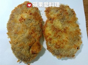 step8: 待兩面均已呈焦黃色時，取出放到吸油紙上。