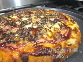 step1: 5個食法:

1. 自己加的材料同醬汁, 將個超市無料pizza加上自己想食既好西 (加爆多蒜蓉超好食我話你知)
2. Waffle Pizza 格仔餅pizza (呢個圖出自food network)
3. Pizza雞肉三文治 (Gunny sac)
4. Pizza cake (So good blog)
5. Pizza 酥皮湯 (原作者Thrillist 係純粹整pot pie, 我純粹忽發奇想, 覺得不如將酥皮湯個酥皮整做pizza啦)