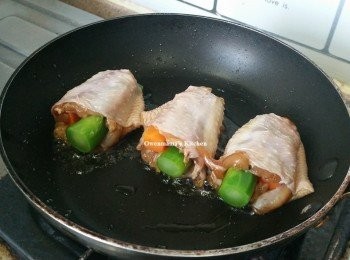 step4: 慢火將<a href="https://bit.ly/3zHU5V3" target="_blank" data-keyword="雞翼" class="guide-link"><strong>雞翼</strong></a> <span style="display:inline-block;vertical-align:middle;margin-top:-3px;color:initial;border-radius:3px;padding:2px 3px;font-size:12px;line-height:14px;background:#87d300;color:#fff;">即買</span> 煎至全熟便完成。