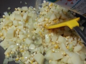 step9: 加入1公升清雞湯煮滾