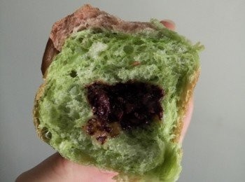 step4: 用紫菜加上眼、口及疤痕，放入已預熱焗爐，用180度焗15-20分鐘即成。