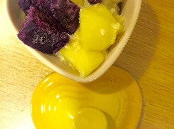 step5: 大人吃的部分就把紫芋地瓜切塊跟蘋果小米粥混合就可以了。