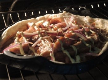 step9: 將薄餅放入焗爐220度焗12-15分鐘至金黃香脆。