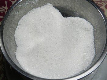 step1: <span class="group_2">椰奶凍</span>與<span class="group_1">藍花凍</span>的糖與吉利先各自混勻