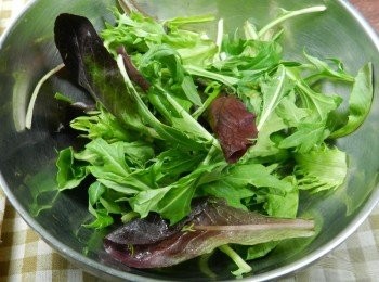 step2: 先取出想吃的沙拉份量