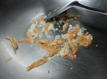 step3: 落蝦乾爆香