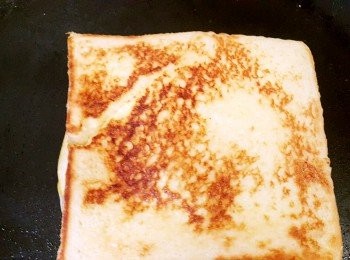 step6: 另一片吐司蓋上步驟5