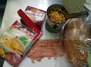 step1: 備好材料，雞絞肉剁細備用，