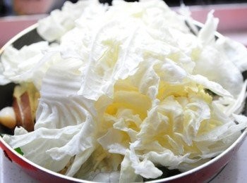 step8: 放入白菜悶煮軟化