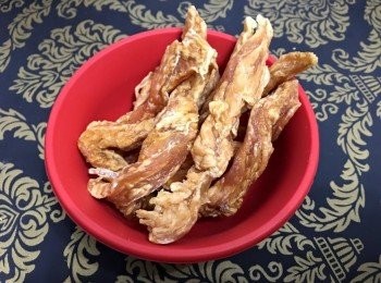 step3: 雞柳必須要乾透才能打成粉,如果有水份,只會打成雞蓉.