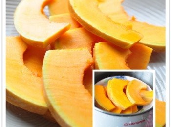 step1: 將南瓜片清洗乾淨(流皮)去籽後切對等片狀，放入電鍋蒸熟備用